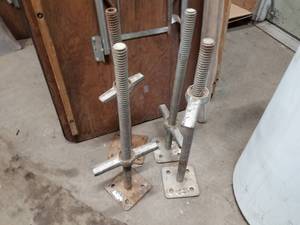Lot of (4) Scaffolding Adjustable Legs 18