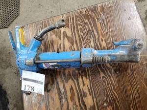 Ingersoll-Rand PB80 Hydraulic Pavement Breaker 60-lb
