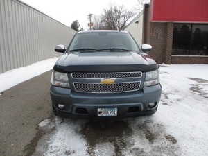 lot 1 image: 2008 Chevy Suburban