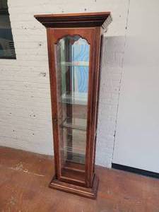 lot 6 image: Elegant Contemporary Curio Cabinet