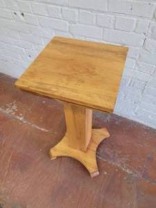 lot 10 image: Arts and Craft Oak Pedestal Table Plant Stand