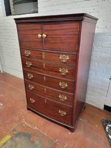 lot 2 image: Splendid Mahogany Highboy Dresser