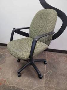 lot 100 image: Rolling Office Chair