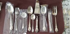 lot 5 image: Towle Sterling Silver Flatware Service for 12  Legato