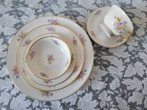 lot 19 image: Pickard China Service for 8  Marilyn Pattern