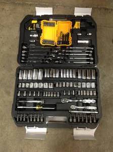 Dewalt 14 in. x 38 in. Drive Polished Chrome Mechanics Tool Set (142-Piece) not used see pictures