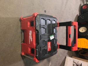 Milwaukee PACKOUT 22 in. Rolling Tool Box