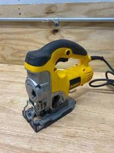 lot 63 image: DEWALT 6.5 Amp Corded Jig Saw Kit with Kit Box
