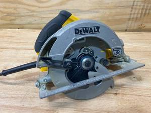 lot 64 image: DEWALT 15 Amp 7-14 in. Lightweight Circular Saw with Electric Brake