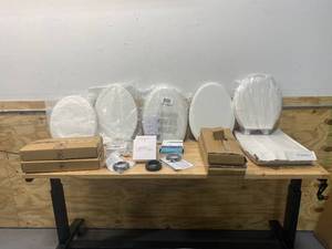 lot 112 image: Various Toilet Related Items