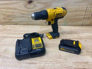 lot 65 image: DEWALT 20v 12 Cordless Drill Driver with Battery and Charger