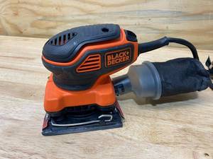 lot 94 image: BLACKDECKER 2 Amp Corded 14 Sheet Orbital Sander with Paddle Switch Activation