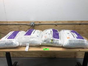 lot 50 image: LOT OF 4 MAINSTAYS Standard Queen Pillows