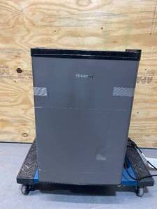 lot 76 image: HISENSE 2.7-cu ft Freestanding Mini Fridge (Silver)