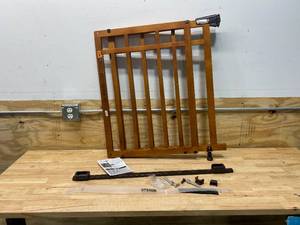 lot 135 image: Summer Banister and Stair Gate With Dual Installation Kit