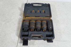 lot 81 image: Performance Tool Metric Axle Nut Impact Socket Set