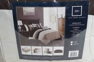 lot 150 image: Chic Home Design Ayelet 10 Piece Comforter Set - Queen