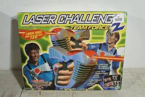 lot 98 image: Laser Challenge Team Force 2 Laser Tag Game
