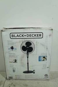 lot 26 image: Black and Decker 18 Pedestal Fan