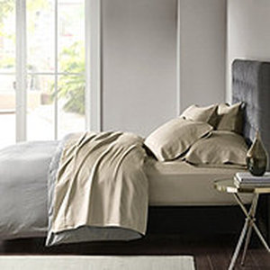 lot 204 image: Madison Park 800 Thread Count Sateen Sheet Set - Split King - Ivory