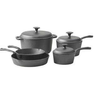 lot 22 image: Cast Iron 8 Piece Cookware Set