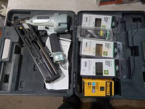 lot 10 image: Hitachi Finish Nailer Model NT65MA4 With Assorted Finishing Nails
