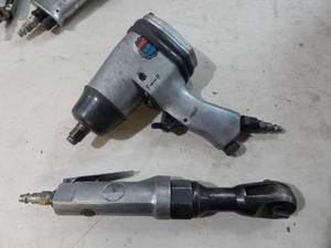 lot 14 image: 38 Air Ratchet & 12 Impact