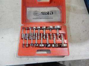 lot 24 image: Grip 14 & 2-18 Drill Bit Set