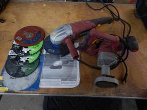 lot 27 image: Chicago Electric Toe Kick Saw & Chicago Electric Angle Grinder With Blades