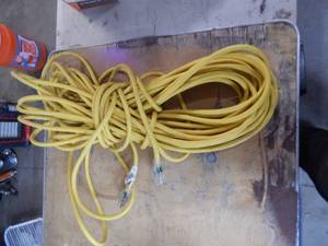 lot 33 image: 100 Ft. 12 Gauge Extension Cord