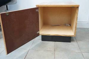 End table and kitchen table with chairs