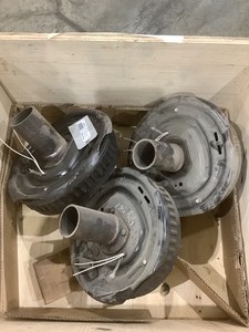 3x Trailer Hubs With Brakes