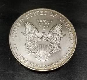 2001 AMERICAN SILVER EAGLE 1 TROY OZ .999 FINE SILVER DOLLAR