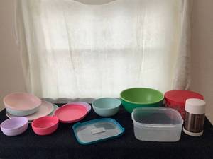 15 Piece Plastic Dishware Set
