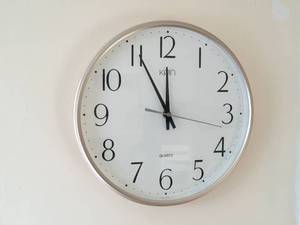KPIN Quartz Analog Clock