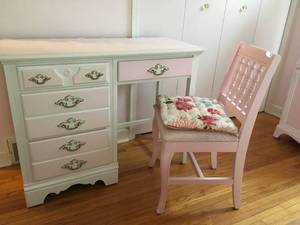 4-Drawer Desk with Chair