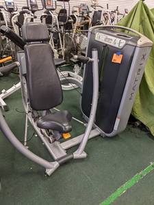 lot 3 image: Matrix G7 Converging Chest Press...