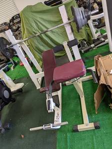 lot 8 image: Rouge Weight Bench Includes 500# w...