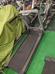 lot 11 image: Life Fitness T3 Treadmill with Disp...