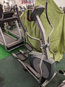 lot 13 image: Schwinn 418 Elliptical...