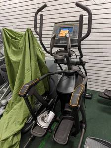 lot 36 image: Matrix E50 Elliptical with Instruct...