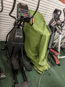 lot 42 image: Horizon CSE 3.6 Stationary Bike wit...