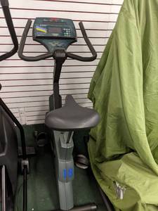 lot 43 image: Life Fitness Life Cycle 8500 Statio...