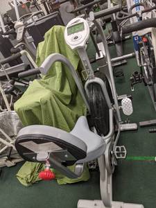 lot 66 image: ST Fitness Air Force 8610...