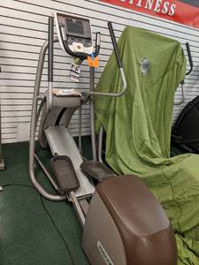 lot 76 image: Precor USA 5.37 Treadmill with Inst...