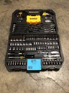 14 in. x 38 in. Drive Polished Chrome Mechanics Tool Set (142-Piece) by DEWALT Customer Returns See Pictures