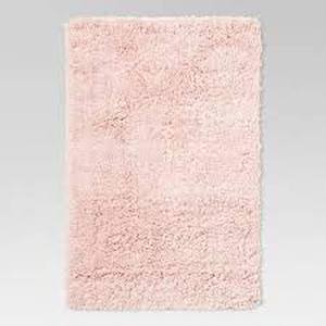 lot 53 image: 4 x 56 Shag Rug - Room Essentials