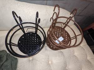 lot 120 image: 6 Hanging Rail Metal Plant Holders - 2 black, 3 copper
