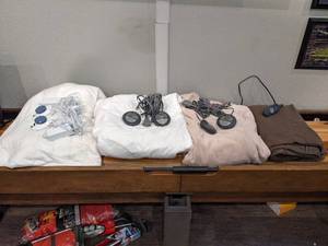 lot 127 image: Heated Lot - Blanket, Mattress Pads & Throw