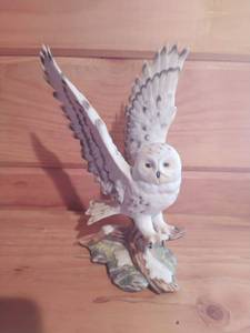 lot 50 image: Owl Figurine
